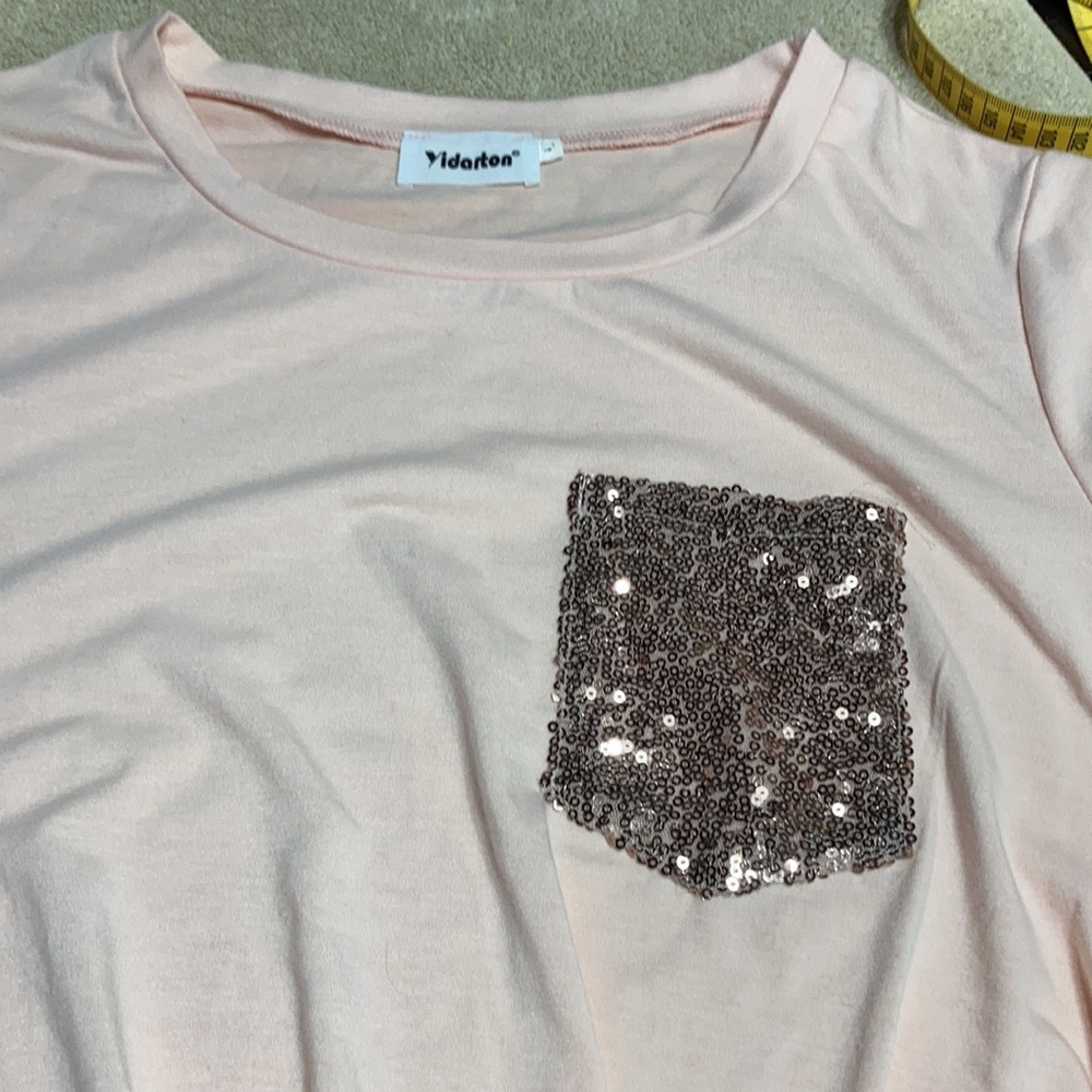 Women’s Top - Picture 2 of 6